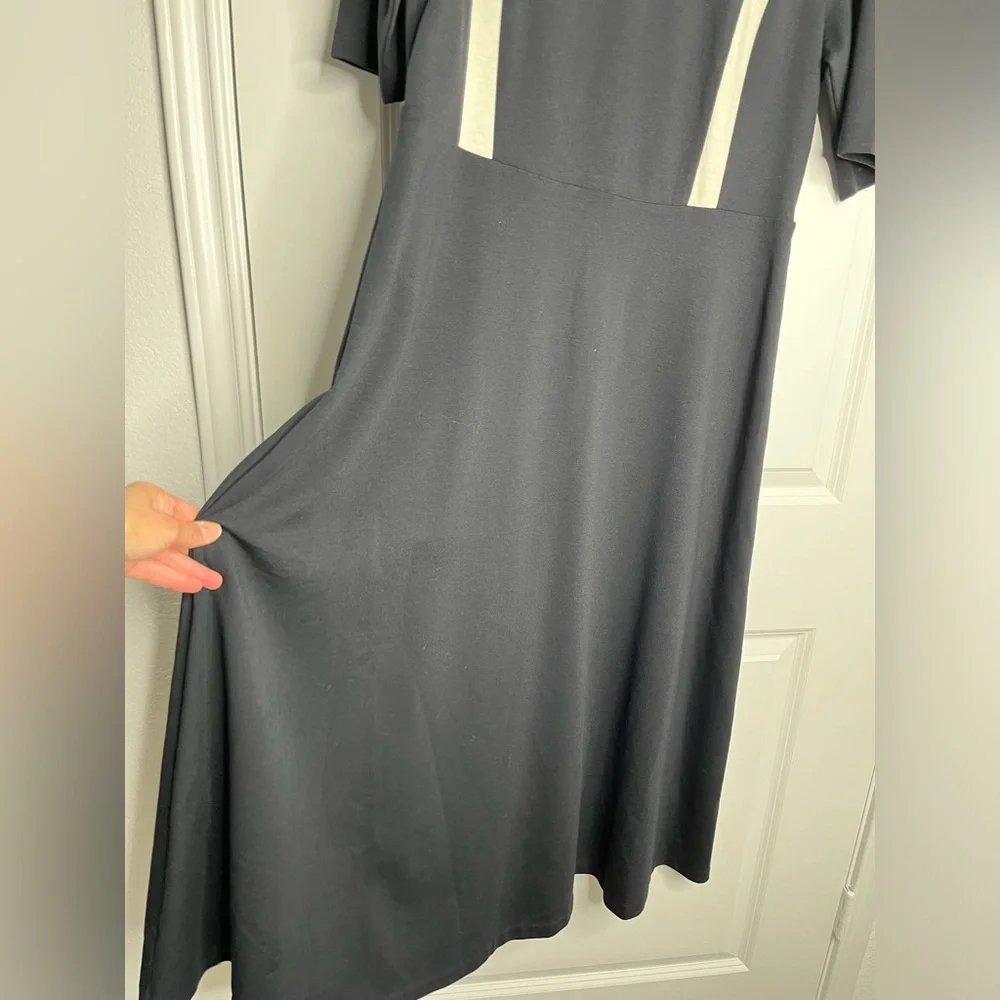 Boden Emily Ponte Midi Dress Black and White
Scoop Neck Size 14L NWT - Picture 6 of 11